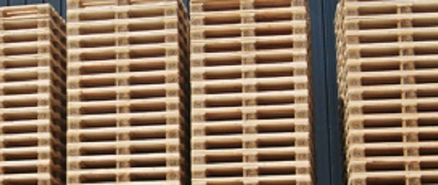 Which Choice is Best for Your Shipping: Crates or Pallets?