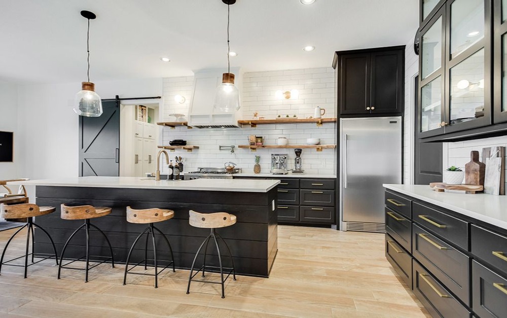 Reasons to Consider Black Cabinets for a Kitchen Remodeling Project