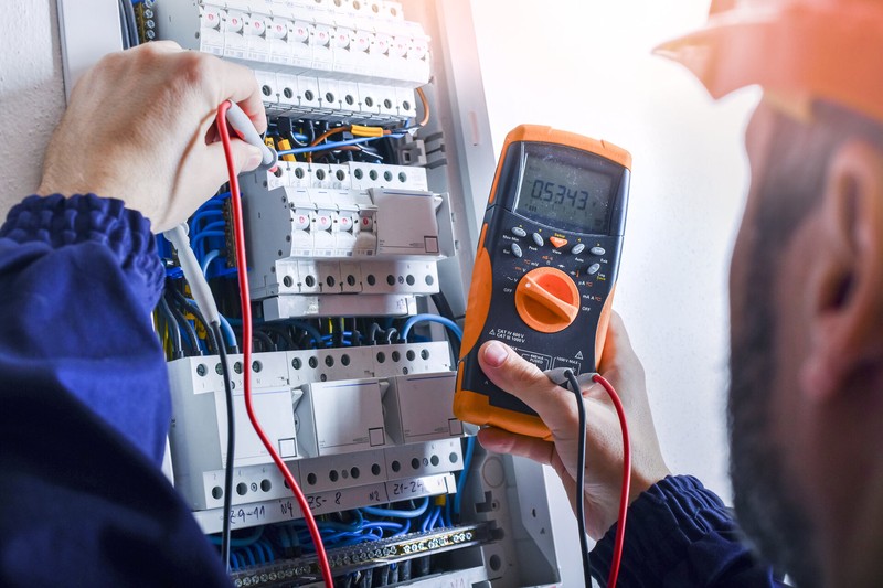 How to Simplify Electrical System Maintenance with the help of an Electrician