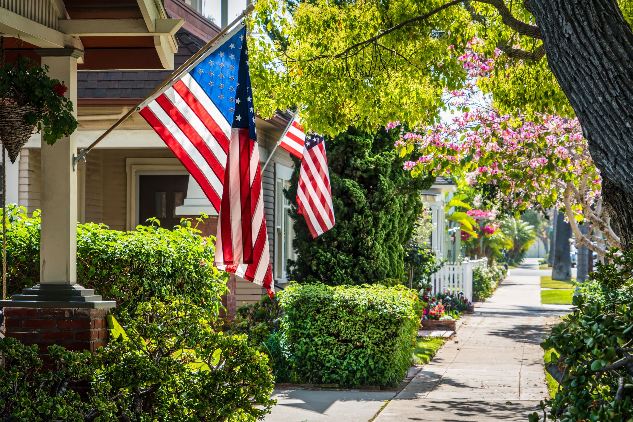 Advice on Selecting the Appropriate Flag and Flagpole Size for Your Residence