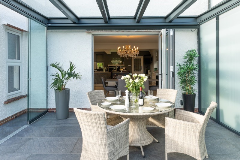 Understanding the Distinction: Sun Room vs. Glass Conservatory